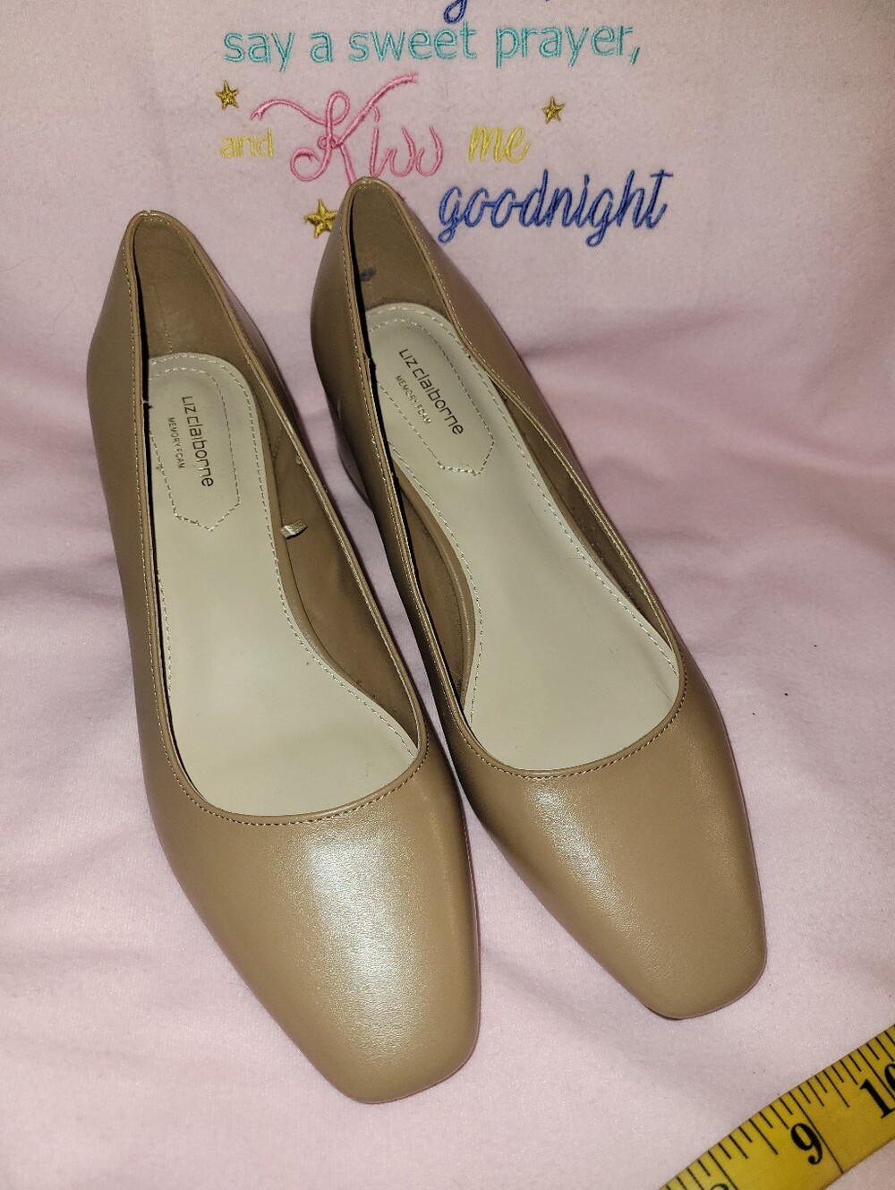 Liz Claiborne Women's Heels Size 8 Nude Taupe Square Toe Memory Foam Pumps